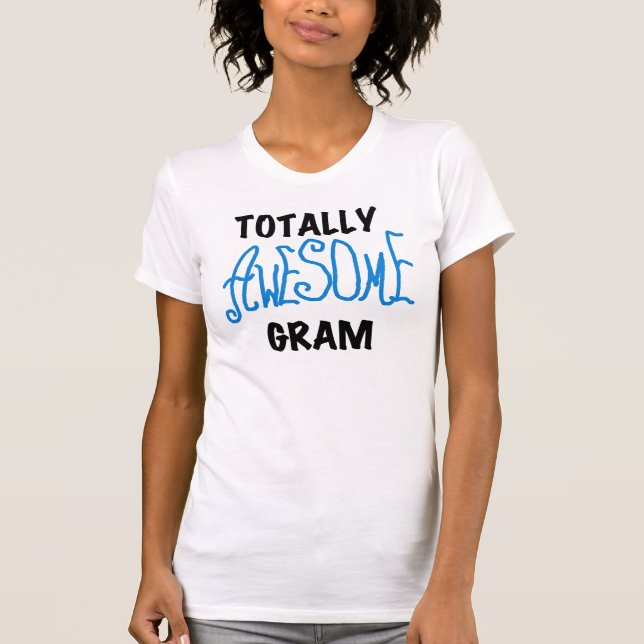 Camiseta azul e presentes do grama totalmente (Frente)