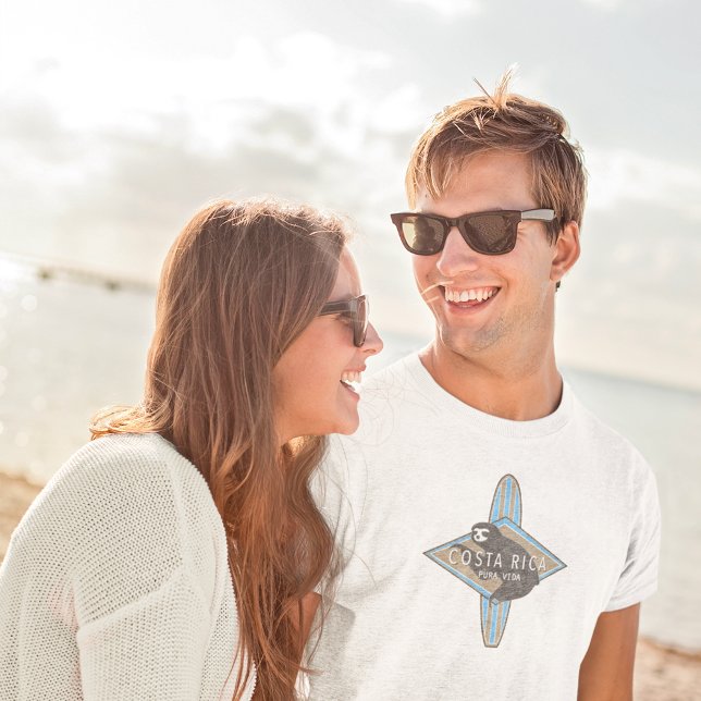 Camiseta Azul-Lama do Surfing na Costa Rica (Costa Rica Surfing Sloth Blue T-Shirt)