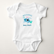 Camiseta azul personalizada com nome do bebê e tub