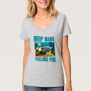 Camiseta Azul Profundo e Sentindo-se Bem Sereia e Golfinho