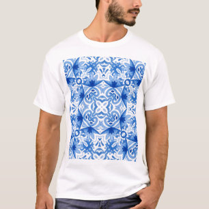 Camiseta Azulejo branco azul, padrão uniforme de aquarela.