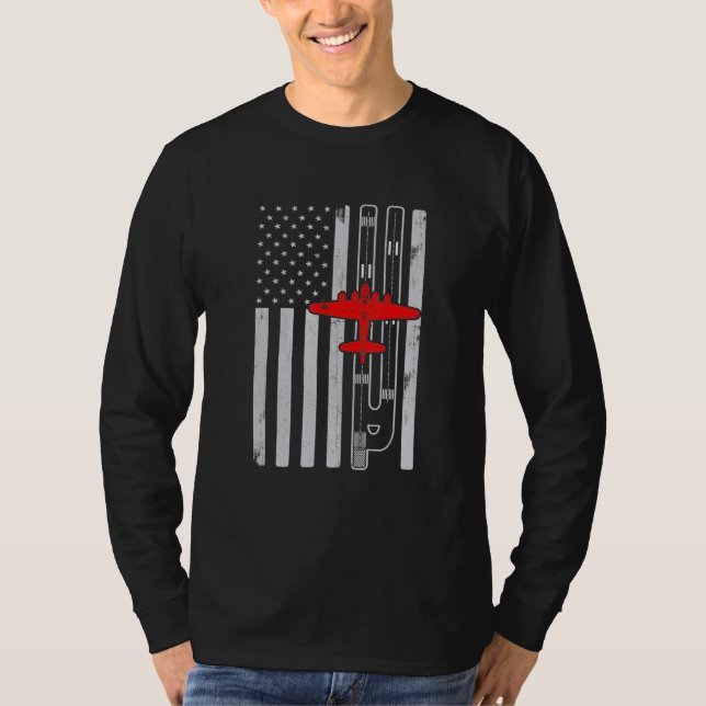 Camiseta B-17 Fortaleza Voadora Pista de Bandeira Americana (Frente)