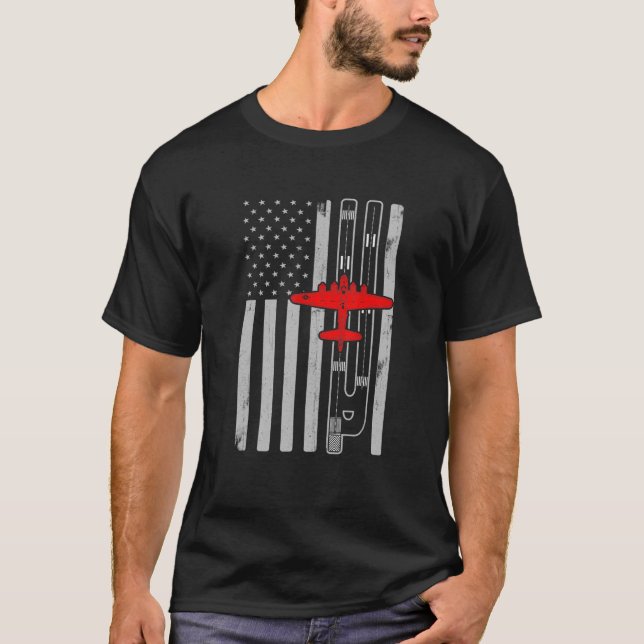 Camiseta B-17 Fortaleza Voadora Pista de Bandeira Americana (Frente)