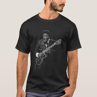 Camiseta B.B. King tocando violão