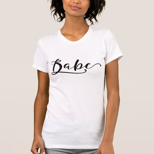 Camiseta BABE Trendy Black Script Calliografia Moderna (Frente)