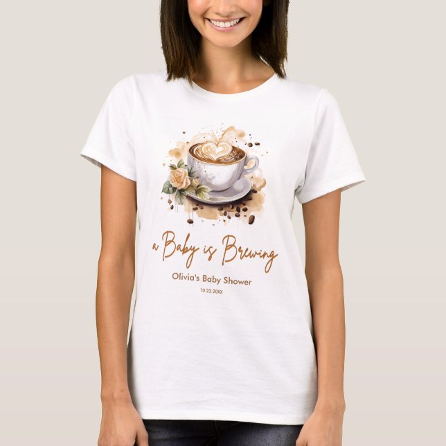 Camiseta Baby is Brewing Brown Coffee Mom to Be Baby Shower (Frente)