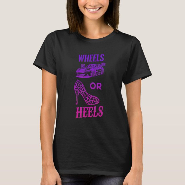 Camiseta Baby Shower Gender Reveal Wheels Or Heels Tee (Frente)