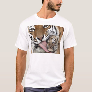Camiseta Baby Tiger Tendo um Banho