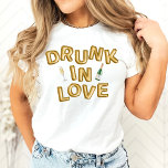 Camiseta Bach & Boozy Bachelorette Bebado Apaixonado<br><div class="desc">Este convite divertido estará pronto para ser enviado assim que você o personalizar! Um design de balão e champanhe divertidos!</div>