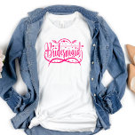 Camiseta Bachelorette Bridesmaid Típica Rosa T-Shirt<br><div class="desc">Camisa bonita para a melhor amiga das noivas,  a dama de honra. Excelente para vestir em uma despedida de solteira com as meninas,  ou durante as atividades de pré-casamento.</div>