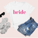 Camiseta Bachelorette Moderna Retro Rosa Girly<br><div class="desc">Brincadeira,  cor-de-rosa flerta com simples letra de bloco vertical para dar a cada convidado na festa de solteira. Bonito favor para o seu esquadrão favorito da noiva! Envie-me uma mensagem se você quiser algo diferente do que você vê aqui,  feliz em criar algo personalizado para você.</div>