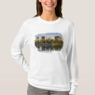 Camiseta Bacia de Bonsecours no porto velho de Montreal