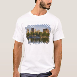 Camiseta Bacia de Bonsecours no porto velho de Montreal