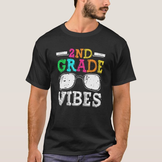 Camiseta Back To School 2nd Grade Vibes    First Day Teache (Frente)