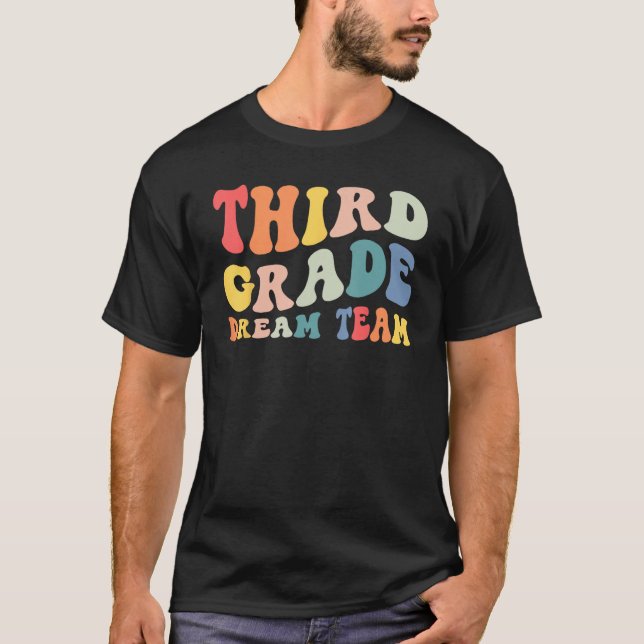 Camiseta Back to School 3rd Grade Dream Team Groovy Teacher (Frente)