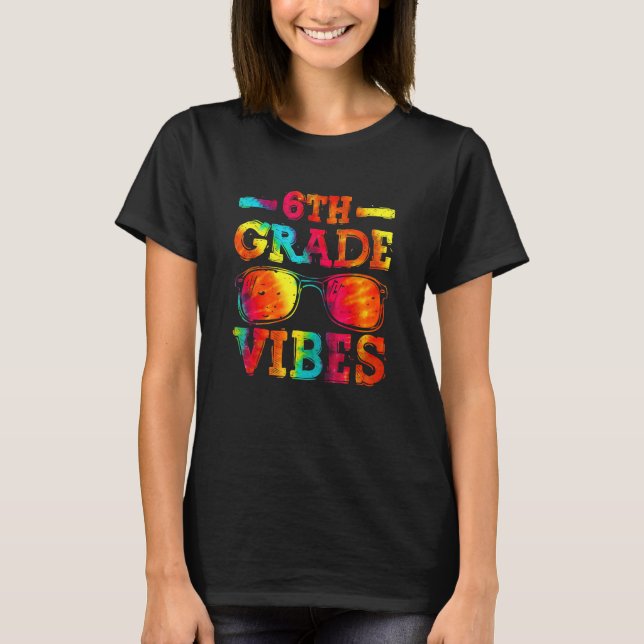 Camiseta Back To School 6th Grade Vibes  First Day Teacher  (Frente)