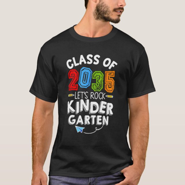 Camiseta Back To School Class Of 2035 Kindergarten Teacher  (Frente)