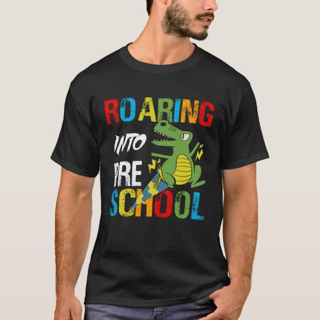 Camiseta Back to School Dino  Roaring Into Preschool Dinosa (Frente)