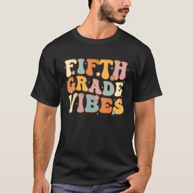 Camiseta Back To School Fifth Grade Vibes Student Teacher W (Frente)