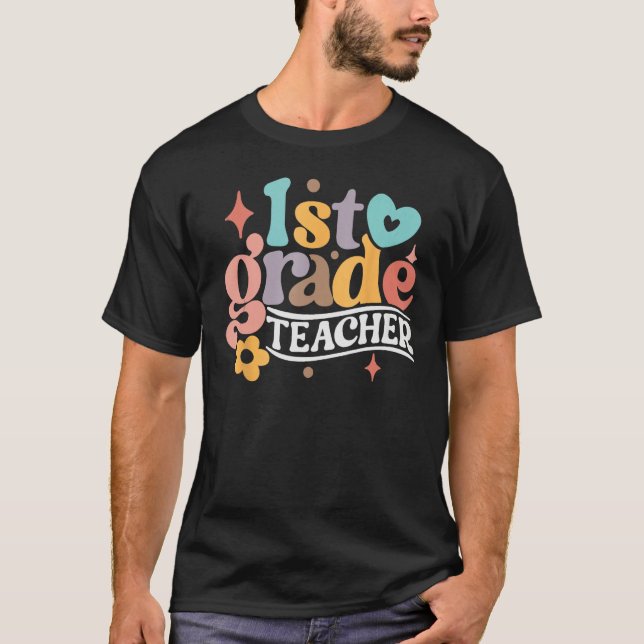 Camiseta Back to School First 1st Grade Teacher First Day O (Frente)