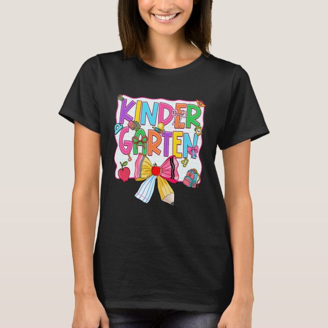 Camiseta Back to School Kindergarten Coquette Pencil Bow Te (Frente)
