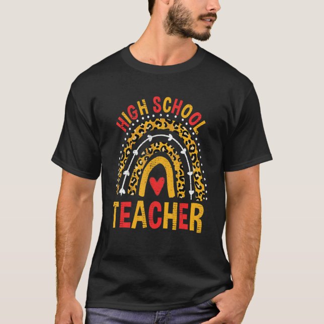 Camiseta Back To School Leopard High School Teacher Rainbow (Frente)