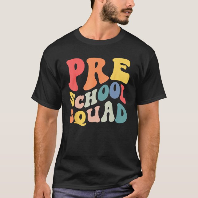 Camiseta Back to School Preschool Squad Groovy Teacher Kids (Frente)