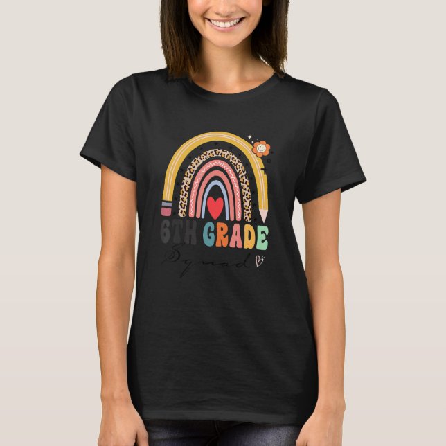 Camiseta Back To School Rainbow 6th Sixth Grade Squad Teach (Frente)