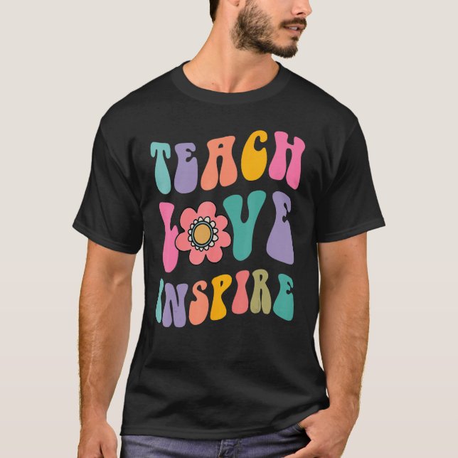 Camiseta Back To School Teach Love Inspire Retro Teachers C (Frente)