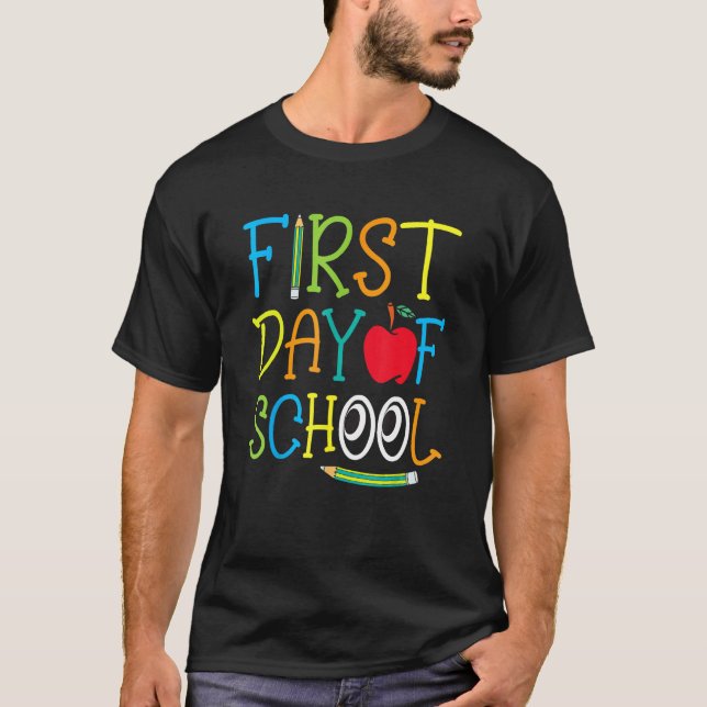 Camiseta Back To School Teacher Student Happy First Day Of  (Frente)