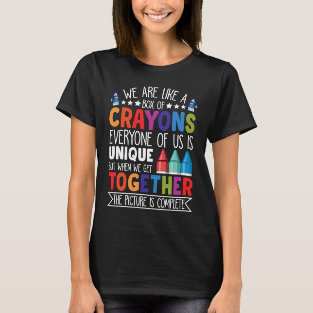 Camiseta Back To School Teacher We Are Like A Box Of Crayon (Frente)