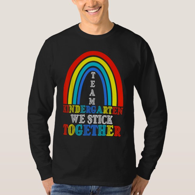 Camiseta Back To School Team Kindergarten We Stick Together (Frente)