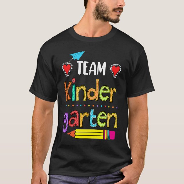 Camiseta Back to Shool Teacher Team Kindergarten (Frente)