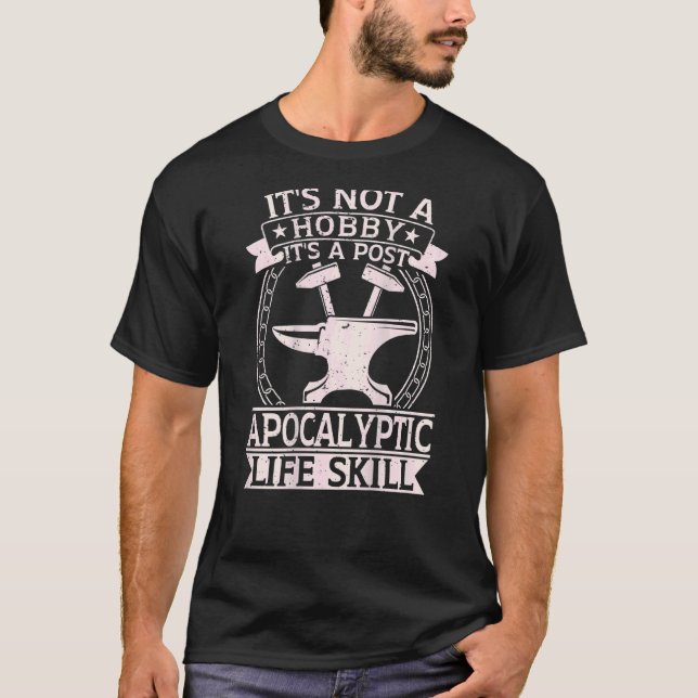 Camiseta Backprint não é um hobby É um Posto Apocalyptic (Frente)