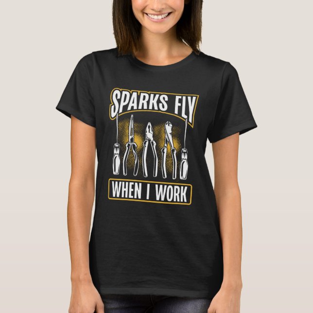 Camiseta Backprint Sparks Fly When I Work Electrician (Frente)