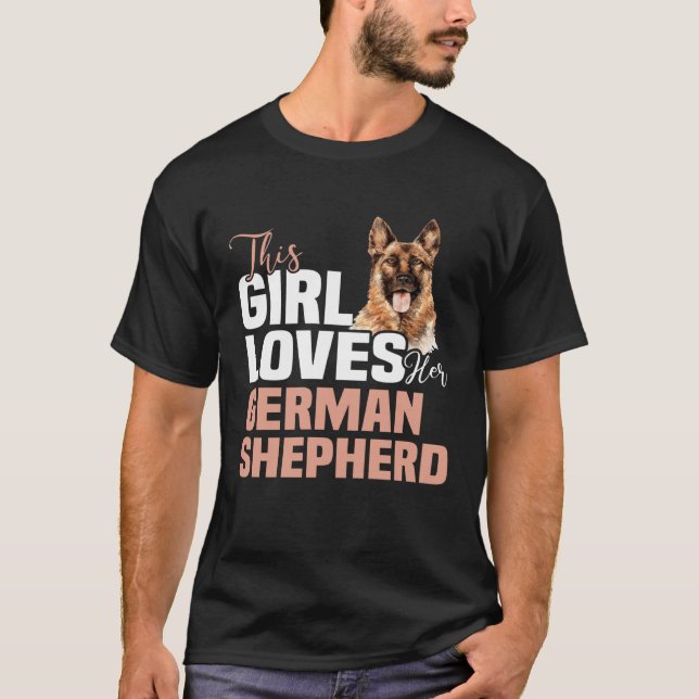 Camiseta Backprint This girl loves german shepherd Deutsche (Frente)