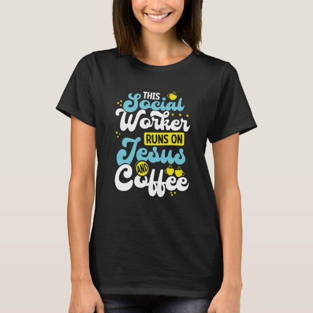 Camiseta Backprint This Social Worker Runs On Jesus And Cof (Frente)
