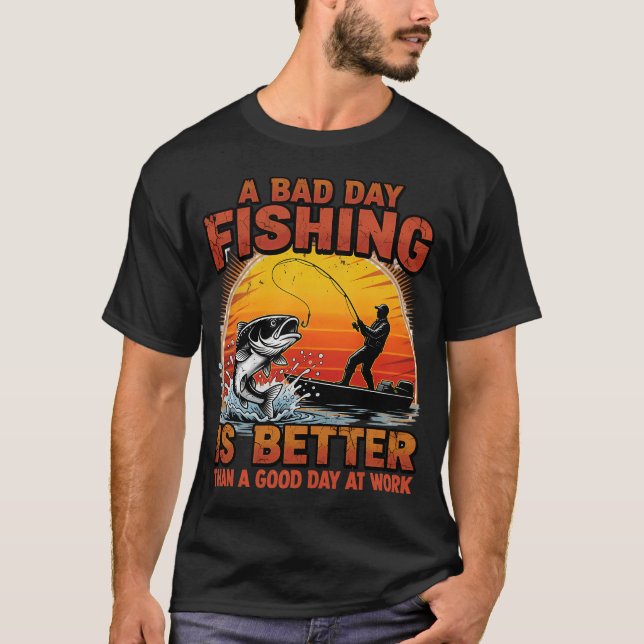 Camiseta Bad Day Fishing Better Than Work (Frente)