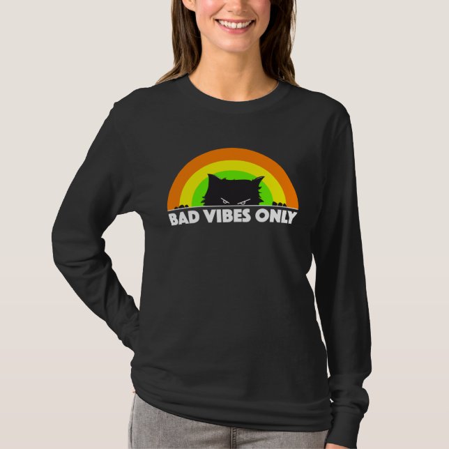 Camiseta Bad Vibes Only  angry black cat retro rainbow  men (Frente)