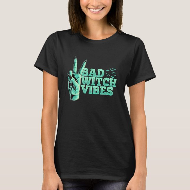 Camiseta Bad Witch Vibes Pastel Goth Witch Peace Hand Sign  (Frente)