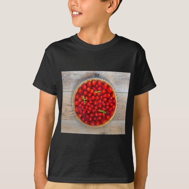 Camiseta Bagaço de morango com folhas de menta numa madeira (Frente)