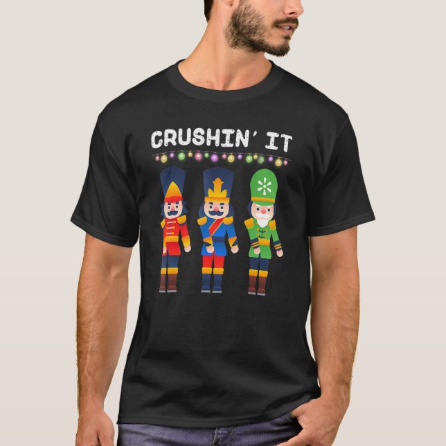 Camiseta Balança de Natal com Foguete de Nutcracker (Frente)