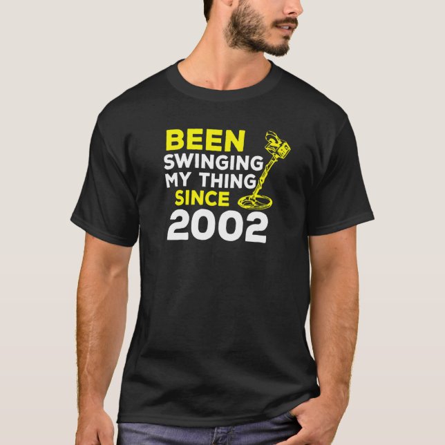 Camiseta Balanceando Minha Coisa Desde 2002 Detector de Met (Frente)