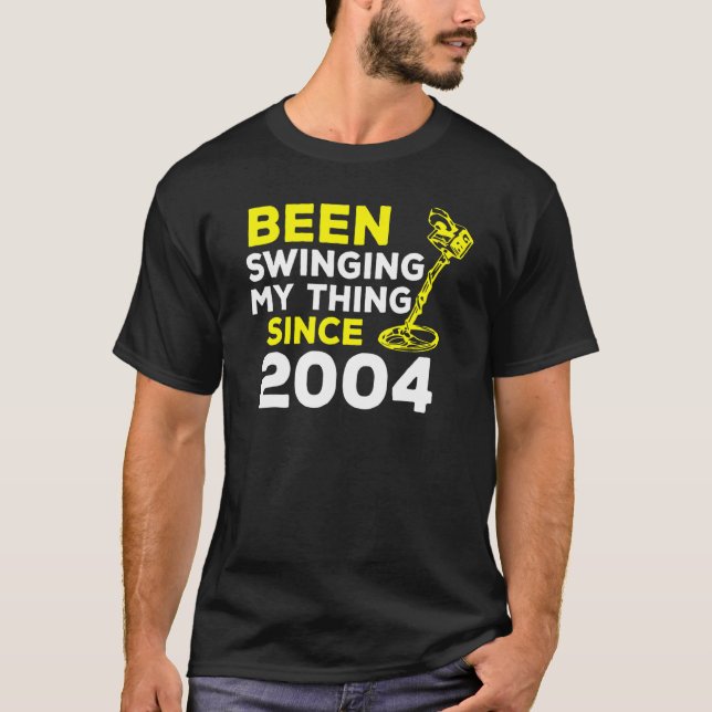 Camiseta Balanceando Minha Coisa Desde 2004 Detector de Met (Frente)