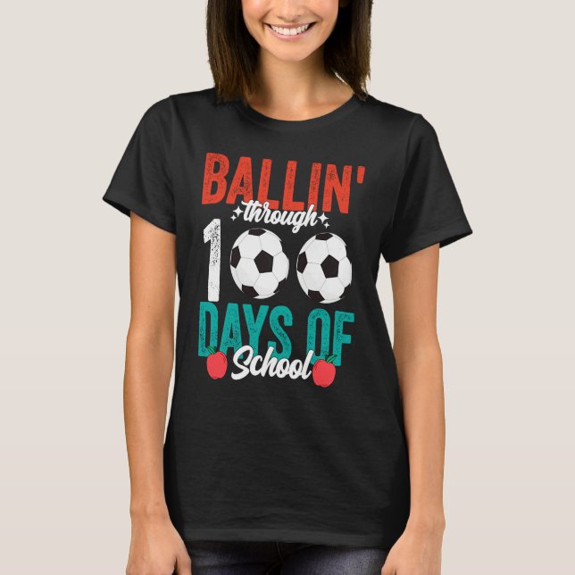 Camiseta Ballin' Through 100 Days Of School  Soccer Boys Ki (Frente)