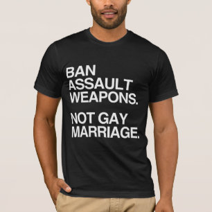 Camiseta BAN ASSAULT WEAPONS NOT CASAMENTO GAY -.png