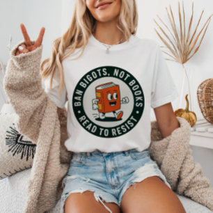 Camiseta Ban Bigots Not Books Read to Resist Retro Bookworm