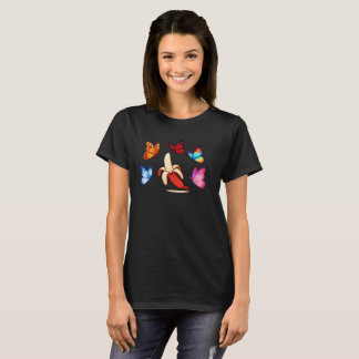 Camiseta Banana Divertida com Borboletas Voadoras