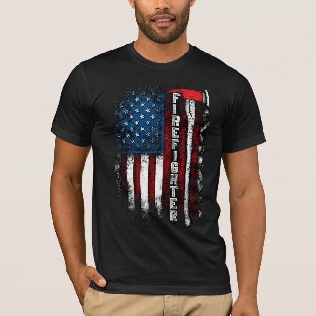 Camiseta Bandeira americana com bombeiro e machado em cores (Frente)