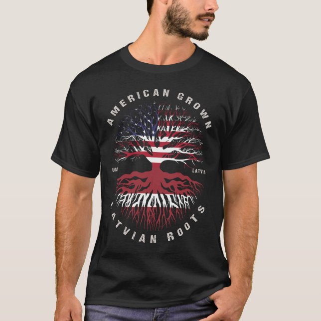 Camiseta Bandeira Americana Crescida em Letão Raízes na Let (Frente)